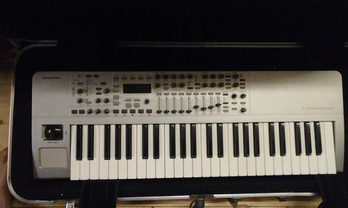 Novation station va - x-station,